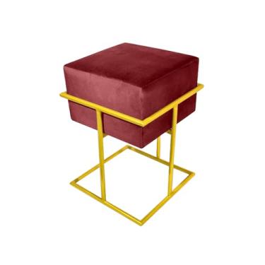 Imagem de Puff Decorativo Quadrado Base De Ferro Dourada Tecido Veludo Marsala