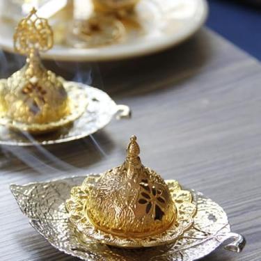 Imagem de Queimador de incenso dourado design de folha de metal difusor de aroma portátil para festival do Oriente Médio, decoração de mesa europeia e escritório em casa, folhas prateadas