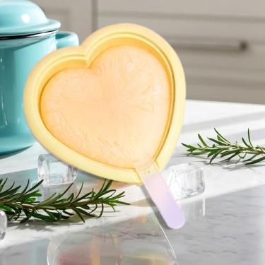 Imagem de Forma de picolé de silicone em forma de coração, máquina de sorvete de peça única com bastão disponível em quatro cores para petiscos congelados caseiros