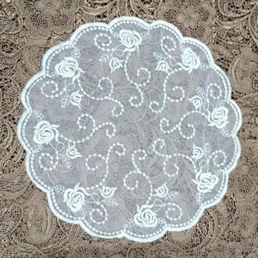 Imagem de Doily Mesa de centro delicada branca vazada porta-copos de renda feita à mão com bordado de flores para casa (A)