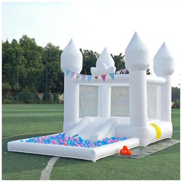 Imagem de Castelo Inflável Branco com Escorregador Inflável e Piscina - Decoração de Casamento para Crianças e Adultos em Festas de
