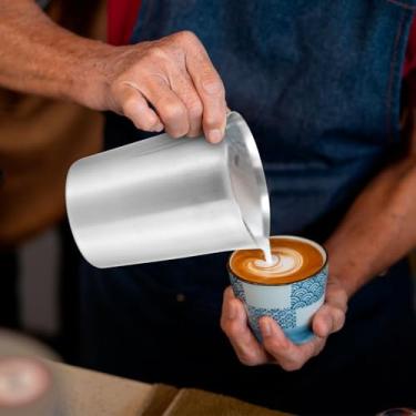 Imagem de Jarra de espuma de leite, copo medidor de aço inoxidável com tampa, jarro medidor à prova de ferrugem com marcação e alça para cozinha doméstica, restaurante, bar (prata, 2000 ml)