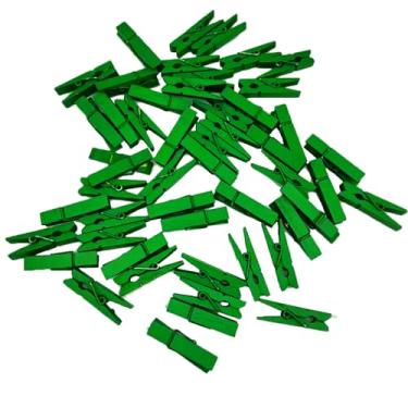 Imagem de 50 peças de clipes de Natal, mini alfinetes de roupas, prendedores de roupa de madeira, clipes de fotos, conjunto de clipes de madeira pequenos para bricolagem, pinos pendurados para cartões de Natal, artesanato de papel, suprimentos de festa de férias, verde de Natal