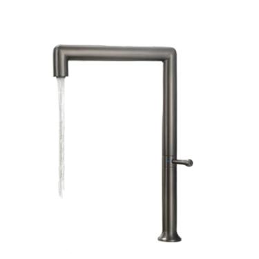 Imagem de Torneira de cozinha escovada, rotação 360 °, alça única, montada em deck, água quente e fria, torneira misturadora, lavagem simples, arma cinza, arma cinza