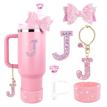 Imagem de Lingdeer Conjunto de acessórios rosa para Stanley Cup 850.5 g 1,134.0 g, pingentes de letras brilhantes, capa de palha de diamante, bota de silicone com glitter, adesivo personalizado, enfeite de