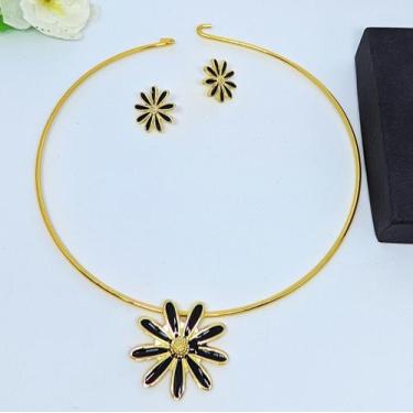 Imagem de Kit Colar Choker Par de Brincos Aro Liso Rigido com pingente Flor Gira