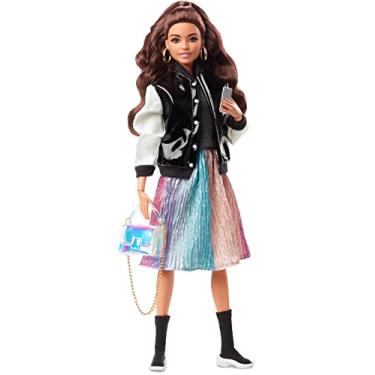 Imagem de Barbie Signature @BarbieStyle Fully Posable Fashion Doll (Brunette) with 2 Tops, Skirt, Jeans, Jacket, 2 Pairs of Shoes & Accessories, Gift for Collectors