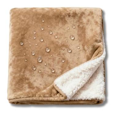 Imagem de CREW FLX Cobertor impermeável para cama king size (228,6 cm x 203,2 cm) – manta de sherpa reversível pronta para férias com camada de TPU à prova de vazamento – resistente a manchas, protetor de cama