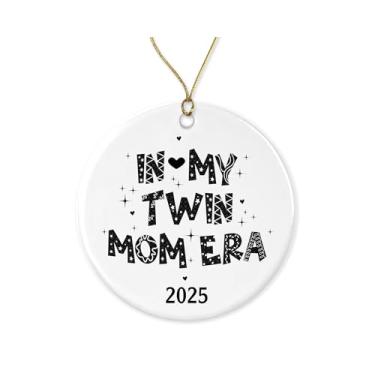 Imagem de ZoZi9xDesigns Enfeite de Natal para mãe gêmea - Enfeite de bebê solteiro - Chá de bebê - Gravidez - Mãe grávida - Lembrança de Natal de cerâmica impressa em ambos os lados