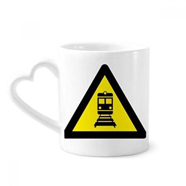 Imagem de Símbolo de aviso amarelo preto trem caneca triângulo café cerâmica copo de coração de vidro