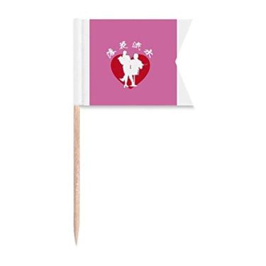 Imagem de Bandeiras de palito de água fluindo com flores caindo para marcação de rotulagem para bolo de festa comida prato de queijo