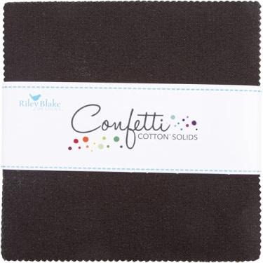 Imagem de Confete algodão sólido alcaçuz 42 quadrados de 12,7 cm pacote de berloques Riley Blake 5-120-LICORICE-42