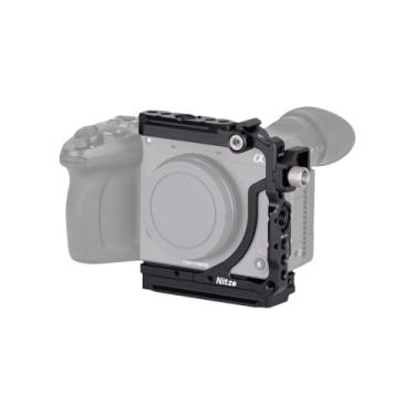 Imagem de Nitze FX2 Gaiola Média para Câmera Sony FX2, com Braçadeira para Cabo HDMI, Trilho NATO Superior Removível, Sapata Fria Integrada e Liberação Rápida para Arca, Compatível com Alça XLR da Sony - T-S18B