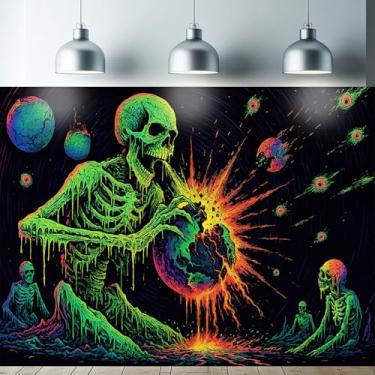 Imagem de Starlit Patio Tapeçaria de esqueleto cósmico luz negra UV reativo para pendurar na parede planeta explosão galáxia cena de terror para quarto sala de estar apocalipse psicodélico decoração pôster