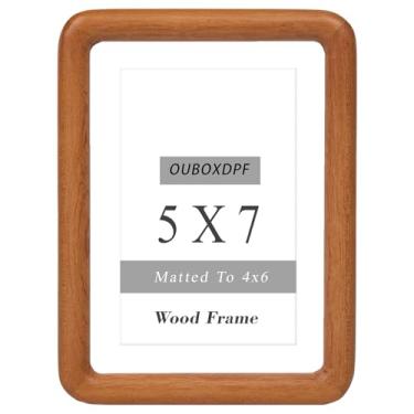 Imagem de OUBOXDPF Porta-retrato de madeira com tapete, moldura de madeira maciça natural de canto arredondado com vidro temperado para pendurar ou exibir na mesa horizontal ou verticalmente