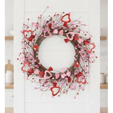 Imagem de Guirlanda de Dia dos Namorados de 30 cm, estilo casa de fazenda rosa vermelha e branca | Decoração artificial para porta da frente com corações e frutas silvestres de madeira, para aniversário de