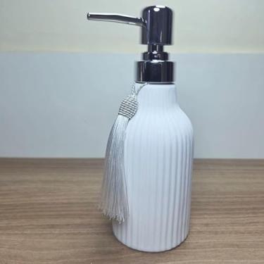Imagem de Saboneteira de Porcelana Canelada Válvula Cromada – Dispenser para Sabonete Líquido, Álcool em Gel e Detergente – Decoração Premium para Banheiros Lavabos -Naneh Decor® (Branco)
