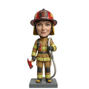 Imagem de Estatueta personalizada de bombeiro com machado e mangueira, esculpida à mão, argila de polímero esculpida à mão, presente exclusivo para trabalhadoras de bombeiros