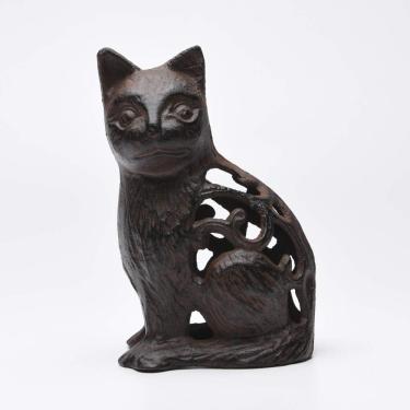 Imagem de Estátua de gato sentada Feng Shui de ferro fundido em latão PopTop com escultura de gato vazada, artesanato de animal de ferro, design de gato de ferro, ornamentos para decoração de arte em casa e ao ar livre - réplica antiga cor de ferrugem PTZD006