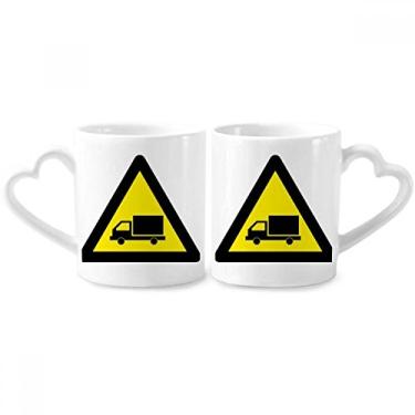 Imagem de Símbolo de aviso amarelo preto caminhão triângulo casal caneca porcelana conjunto de cerâmica copo amante alça coração
