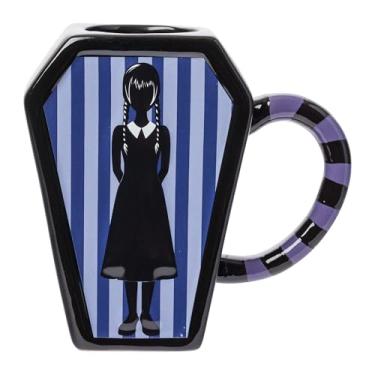 Imagem de Silver Buffalo Wednesday Addams Caneca esculpida em cerâmica 3D em forma de caixão, 590 ml