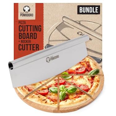 Imagem de Chef Pomodoro Cortador de pizza de 35,5 cm e conjunto de tábua de servir redonda | Fatiador de alimentos profissional de aço inoxidável com tábua de madeira | Perfeito para fatiar