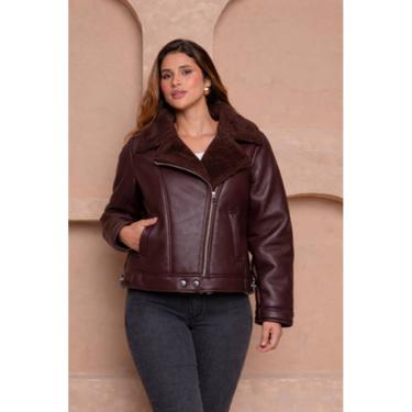 Imagem de Jaqueta Feminina em Couro Sintético com Gola Forro Peluciado