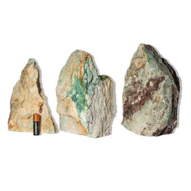 Imagem de 03 Jadeita Pedra Pé Serrado Natural 2 a 3Kg 15 a 20cm Tipo C - Cristai