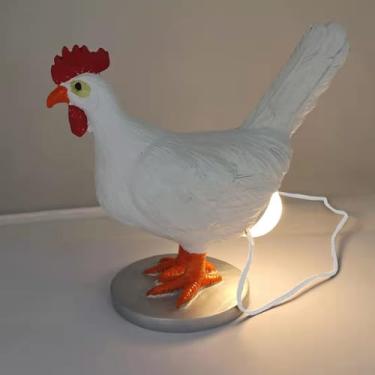 Imagem de IUYYPU Luz noturna 3D fofa de galinha que põe ovos - luminária de mesa LED USB, ideal para Páscoa, Natal e aniversários - decoração quente e presente doce