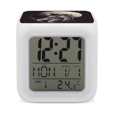 Imagem de RTFGHJS Despertador Lua Astronauta Despertador Colorido Pequeno Display LED Despertador Digital Relógio Compacto Relógio Eletrônico para Quartos Cabeceira Mesa Prateleira Tamanho Único