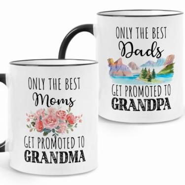 Imagem de Canecas Promoted to Grandma and Grandpa 2025, presentes para avós pela primeira vez 2025, anúncio de gravidez para avós conjunto de canecas, presentes de anúncio de bebê para avós Est 2026 xícara de