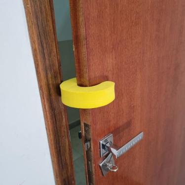 Imagem de Kit 4 Protetores De Porta Previne Pancada Salva Dedos Criança Feito EV