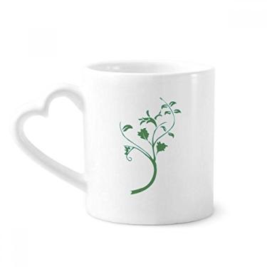 Imagem de Caneca de café de cerâmica com ramos de folhas verdes e flores copo de coração de vidro