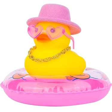 Imagem de MuMyer Enfeites de carro de pato amarelo decorações de painel de carro de pato de borracha com óculos de amor mini anel de natação colar de chapéu de sol para decoração de painel de carro (chapéu de moda 15)