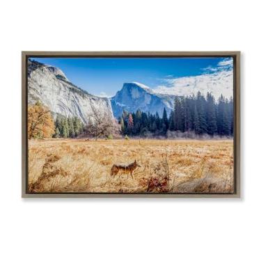 Imagem de Stupell Industries Arte de parede em tela flutuante com moldura preta Coyote in Mountain Prairie, design por Jeff Poe Photography, 53 x 78 cm