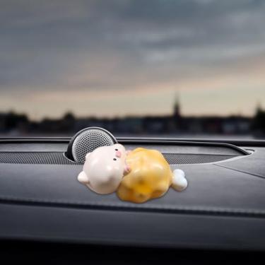 Imagem de Tuxihapp Decorações de painel de carro de porco fofo, mini enfeites de espelho retrovisor de carro de resina, console central de animais engraçados presentes para mulheres, acessórios interiores de