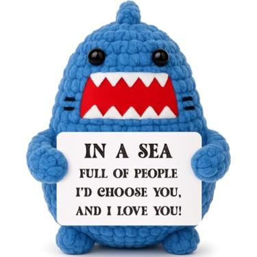 Imagem de Presentes I Love You para namorado, namorada, esposa, marido, casal parceiro, romântico, fofo, tubarão de crochê para Dia dos Namorados, Natal, casamento, surpresa, decoração de casa