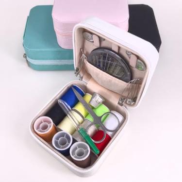 Imagem de Kit de costura com capa branca, kit de agulha e linha de marcoon com suprimentos de costura e acessórios para crianças, adultos, iniciantes, casa, viagem, emergência, incluindo tesoura, fita métrica