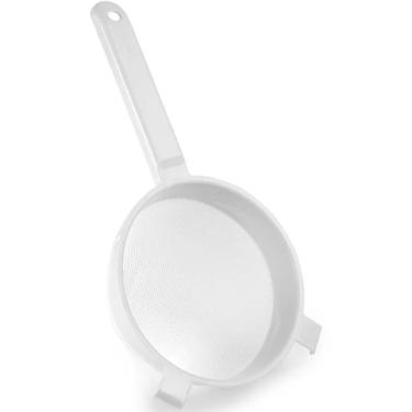 Imagem de Peneira de Nylon 12CM 1189 para Coar Sucos Caldos e Farinhas em Plástico com Cabo Ergonômico para Uso Diário Branco