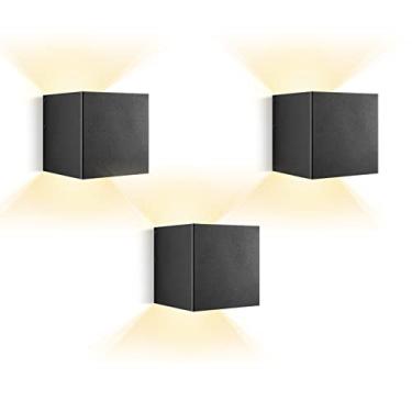 Imagem de HEQIQEH Arandelas de parede de estilo moderno, lâmpada de parede interna com cubo de LED para cima e para baixo com controle remoto, luminárias de parede sem fio reguláveis para sala de estar