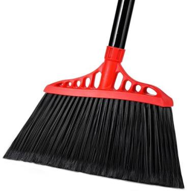 Imagem de Vassoura Tiumso Heavy Duty preta e vermelha com cabo de 140 cm de comp