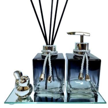 Imagem de Kit Lavabo Cubo Branco com Saboneteira e Difusor – Conjunto Decorativo com Bandeja Espelhada e Passarinho (cubo Preto passaro Dourado)