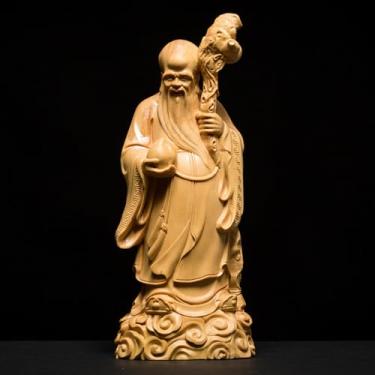 Imagem de FENNYYAR Estátua de Buda de Deus Longevidade Escultura em Madeira de Buda de buxo, 15 cm, Ornamento de artesanato Feng Shui para casa