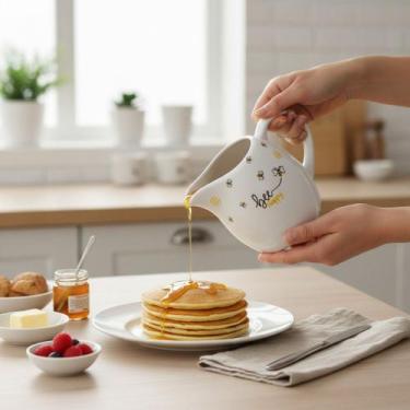 Imagem de Leiteira em Porcelana Branca 245ml Honey Abelhinhas 12 x 8 x 9cm - Hau