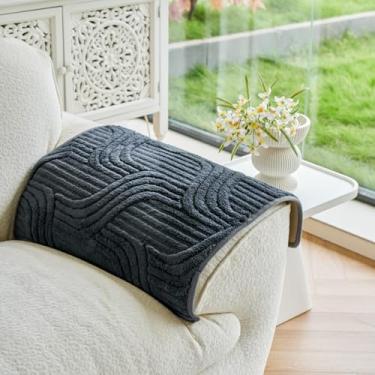 Imagem de Huierxun Capa protetora de veludo para sofá de pelúcia para sofá secional para descanso de braço, capa de sofá com textura geométrica, lavável, antiderrapante, para cães (cinza, 71 x 71 cm)