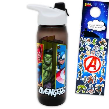 Imagem de Marvel Conjunto de suprimentos escolares de garrafa de água Vingadores com copo de 590 ml, adesivos, mais | Garrafa de água dos Vingadores para crianças, meninos e meninas
