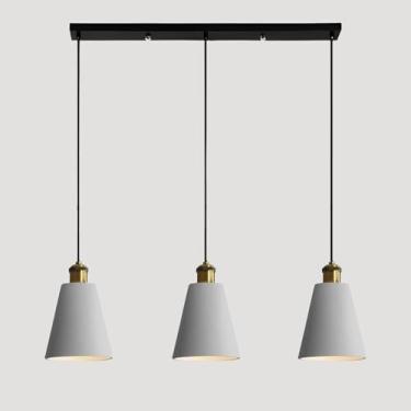 Imagem de Lustre pendente nórdico moderno em metal, estilo linear, com 3 lâmpadas E26, ideal para ambientes internos, sala de jantar, quarto, cozinha e ilha. Altura ajustável.