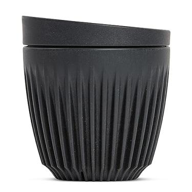 Imagem de HUSKEE Xícaras de café com tampas – Copo de café reutilizável com barbatanas exclusivas para café expresso, cappuccino, americano, mocha – Copos de latte isolados e portáteis feitos com cascas de café reaproveitadas – 170 g, carvão