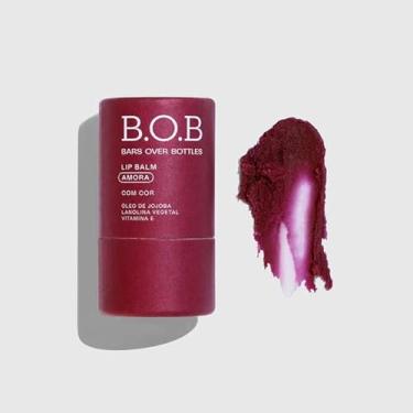 Imagem de B.O.B Hidratante Labial Amora - Balm Labial Repador, fórmula multifuncional, hidratação profunda e duradoura, com um toque de cor bordô e delicioso cheirinho de amora