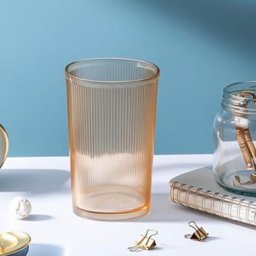 Imagem de Copo de enxaguante bucal de plástico de cor sólida – Escova de dentes de banheiro simples e copo de água